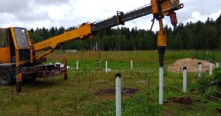 Закручивание винтовых свай в Сергиев Посад. Аренда машины для закручивания свай цена от 2901 руб